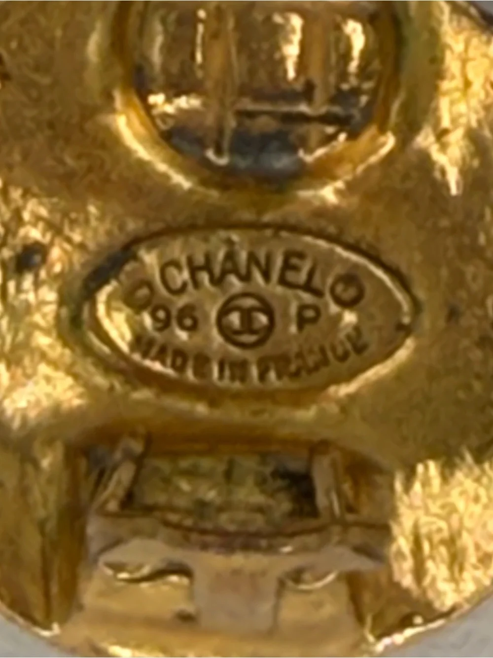 Vintage CHANEL 1995 Gold-Tone CC Logo Button Clip-On Earrings w/COA - Picture 8 of 14